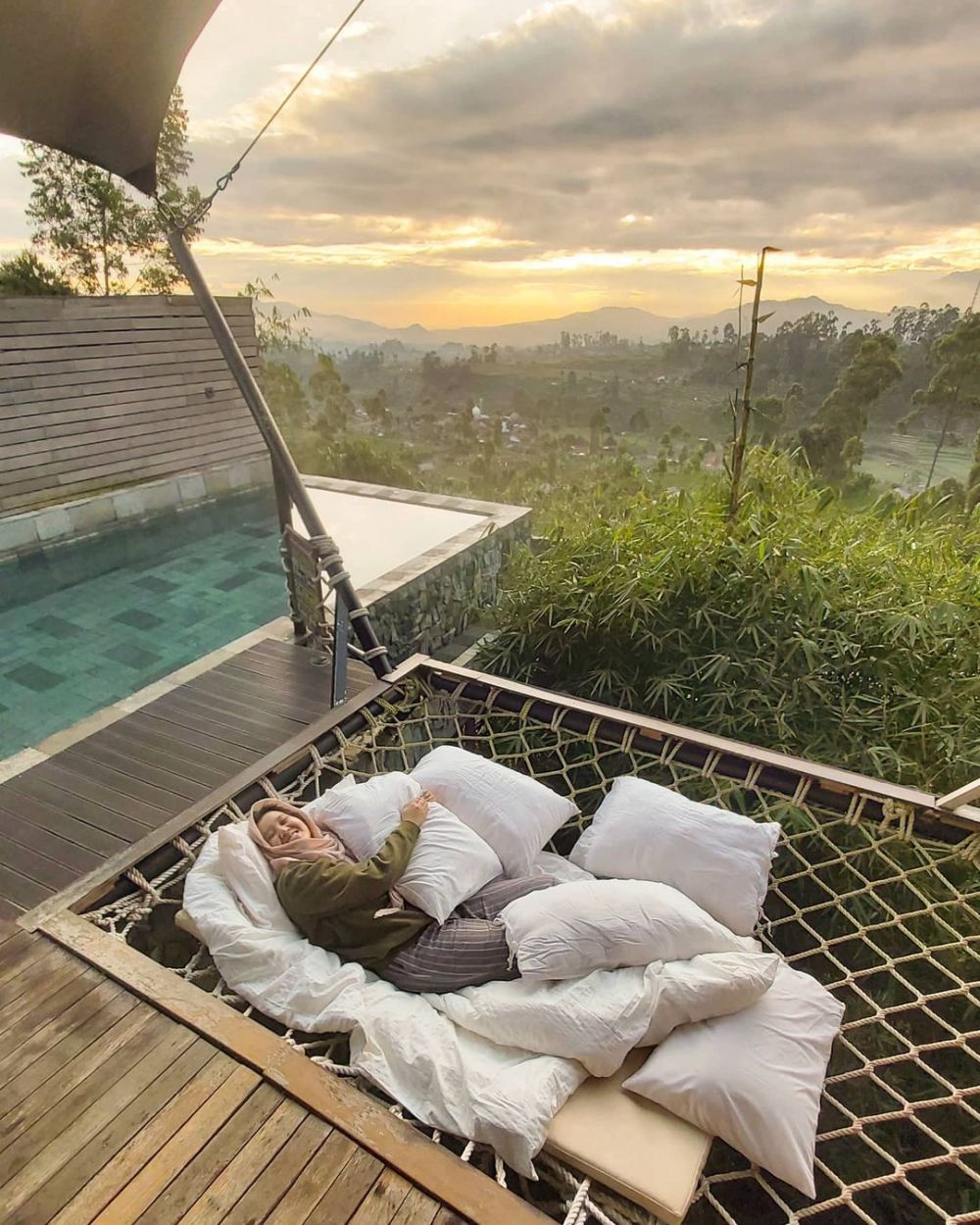 Glamping View Sunrise Terbaik di Indonesia
