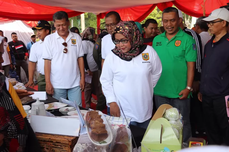 Kunjungan Wisata Ke Festival Makanan Tradisional